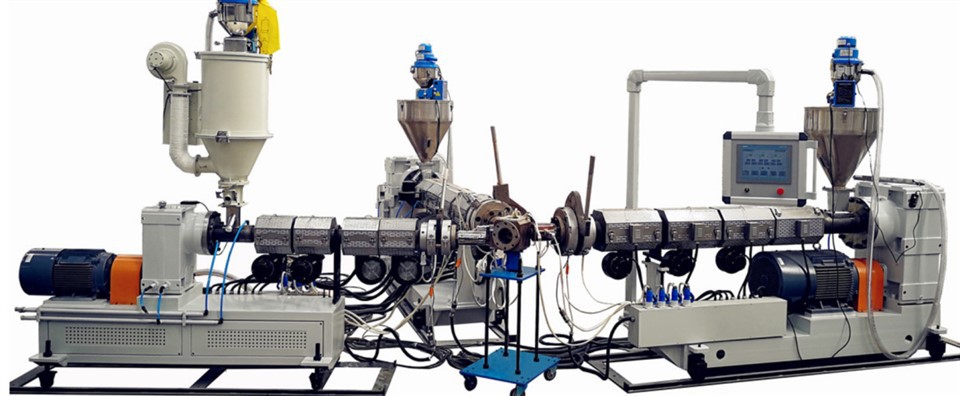 Gépkocsi tömítőszalag gyártósor